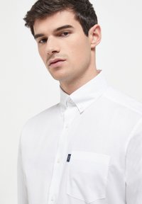 Next Ing - white