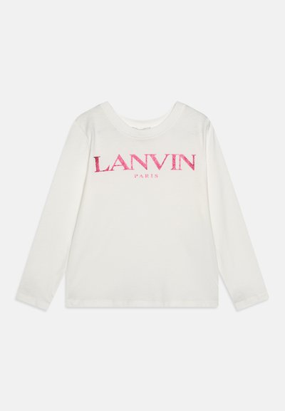 Hvit langermet T-skjorte laget av bomull. Har rosa glitrende tekst "LANVIN" og "PARIS" under. Rund hals og rett nederkant.