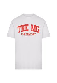 Weißes Baumwoll-T-Shirt mit auffälligem roten Text: "THE MG CAR COMPANY" in einer gewölbten Anordnung mit einem abgenutzten Look. Kurze Ärmel und Rundhalsausschnitt.