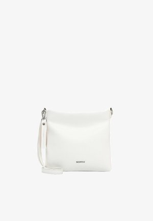 Witte leren crossbodytas met zilveren sluiting en polsriem, rechthoekige vorm, minimalistisch ontwerp op een effen achtergrond.