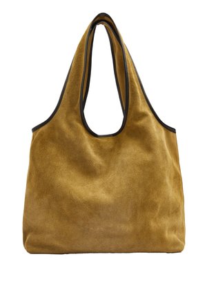 Brązowa torba typu tote z zamszu z czarną lamówką i szerokimi uchwytami, prosty i niesztywny design, pokazana na białym tle.