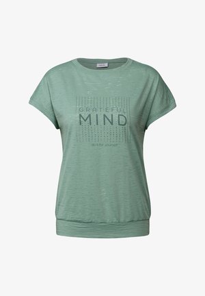 T-shirt verde menta a maniche corte con una vestibilità rilassata, caratterizzato da lettere testurizzate "GRATEFUL MIND" e una linea di accento sottostante. Tessuto morbido.