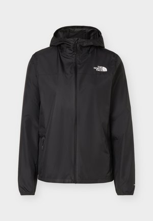 Zwarte waterdichte jas met capuchon, rits aan de voorkant en zijzakken, met een wit "The North Face" logo op de borst.