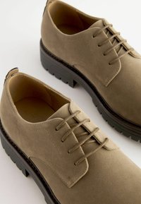 Next CLEATED DERBY  - Igapäevased paeltega jalatsid - stone natural