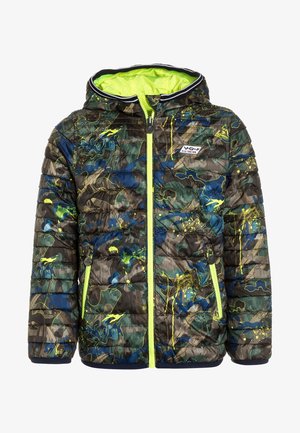 Kurtka puchowa w wzór kamuflażu z neonowozielonymi akcentami, kapturem, zamkiem błyskawicznym z przodu i kieszeniami na zamek, z małym logo na piersi.