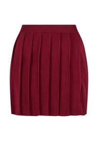 Červená skládaná sukně s žebrovaným pasem. Vyrobena z měkké tkaniny, s vertikálními sklady pro zvýšení textury a objemu.
