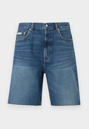 Μπλε τζιν σορτς με μπροστινό κουμπί και φερμουάρ, στυλ με πέντε τσέπες και ακατέργαστες άκρες στο τελείωμα.