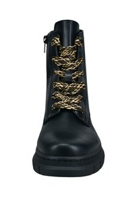 Schwarze Lederstiefeletten mit goldenen und schwarzen gemusterten Schnürsenkeln, seitlichem Reißverschluss und einer dicken Gummisohle mit Profil für besseren Halt.