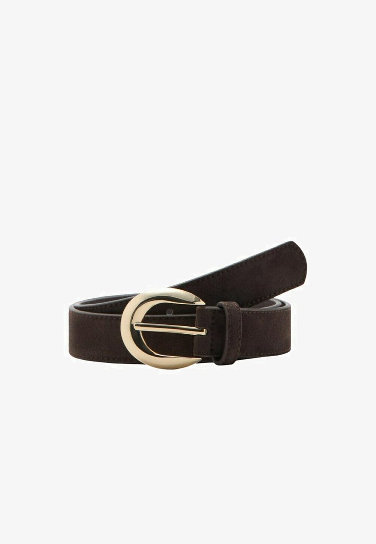 Ceinture en daim marron avec une boucle métallique dorée brillante de forme rectangulaire arrondie, enroulée avec la boucle visible.