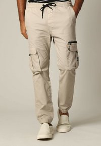 Niet geselecteerd, Greige