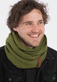 Knit Factory COCO - Colsjaal - moss green khaki
