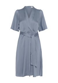 Helles blaues Wickelkleid mit kurzen Ärmeln, einem Taillengürtel und strukturiertem Stoff. Es hat einen tiefen V-Ausschnitt und eine Länge bis unter das Knie.