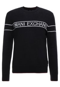 Pull noir en tissu tricoté avec un logo horizontal blanc "ARMANI EXCHANGE" et des rayures blanches traversant la poitrine et les manches.