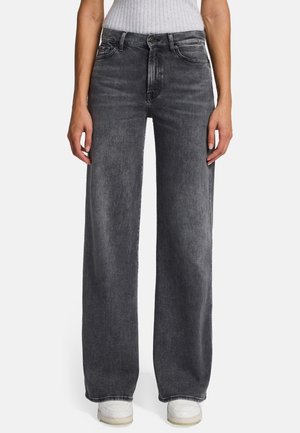 Jeans a gamba larga in denim grigio scuro. Presentano un classico design a cinque tasche e una chiusura con bottone. L'orlo è rifinito con un delicato punto di contrasto.