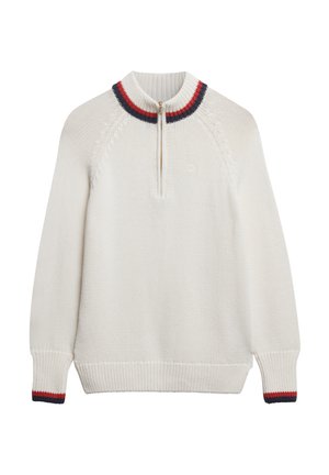 Witte gebreide pullover met een ritskraag, voorzien van een gestreepte halslijn in rood en marineblauw. Ribgebreide manchetten en onderrand zorgen voor textuur en detail.