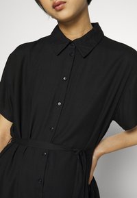 VERO MODA Curve Abito Camicia Corto – VMBUMPY Short Dress – Con Cintura E Tasche Sul Petto - 4