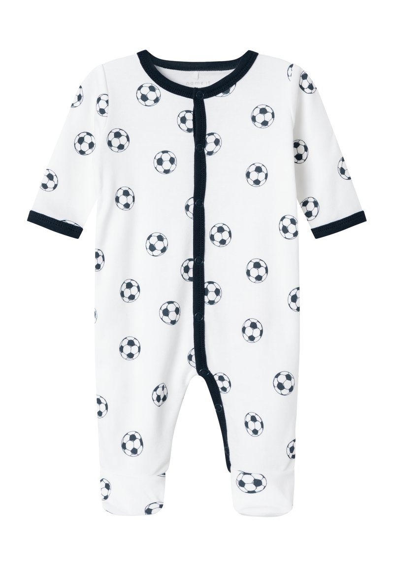 Un traje de una pieza blanco con un estampado de balón de fútbol repetido. Ribete azul marino en el escote y los puños. Tejido suave y elástico. Mangas y piernas de larga duración.