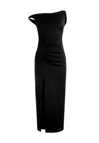 Musta olkaimeton mekko, jossa on laskostettu muotoilu, ryppyilyä yhdellä sivulla ja thigh-high halkio, valmistettu sileästä, joustavasta materiaalista.