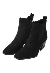 Stivaletti neri in suede alla caviglia con punta a mandorla e tacco a blocco. Presentano pannelli laterali elastici e una cerniera verticale per una facile vestibilità.