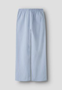 Pantalons larges bleu clair en tissu lisse avec des rayures verticales blanches et une taille élastique pour un ajustement réglable.