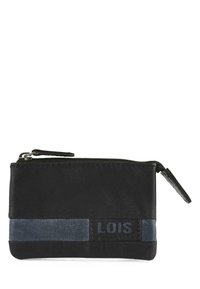 Billetera de cuero negra con una franja azul, que presenta un cierre con cremallera y un logotipo "LOIS" grabado en la parte delantera. Forma rectangular compacta, textura suave.