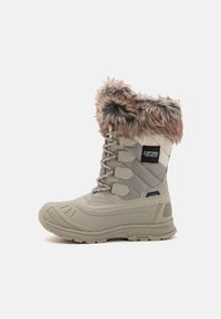 Beige vinterstøvler med faux fur krage, midt-høy design, teksturerte paneler, snøring og gummisåle. Justeres for varme og komfort.