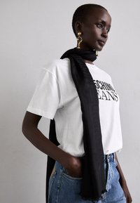 Ausgewählt, black