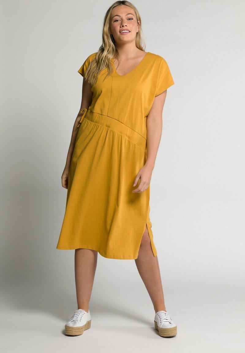 Damen Freizeitkleider | Ulla Popken Jerseykleid dunkler honig/gelb - PO60953 Damen Freizeitkleider | Ulla Popken Jerseykleid dunkler honig/gelb - PO60953
