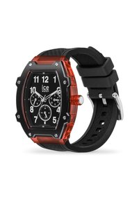 Reloj Ice con un dial rectangular negro, caja transparente roja, correa texturizada negra, grandes números blancos y subesferas para el seguimiento del tiempo.