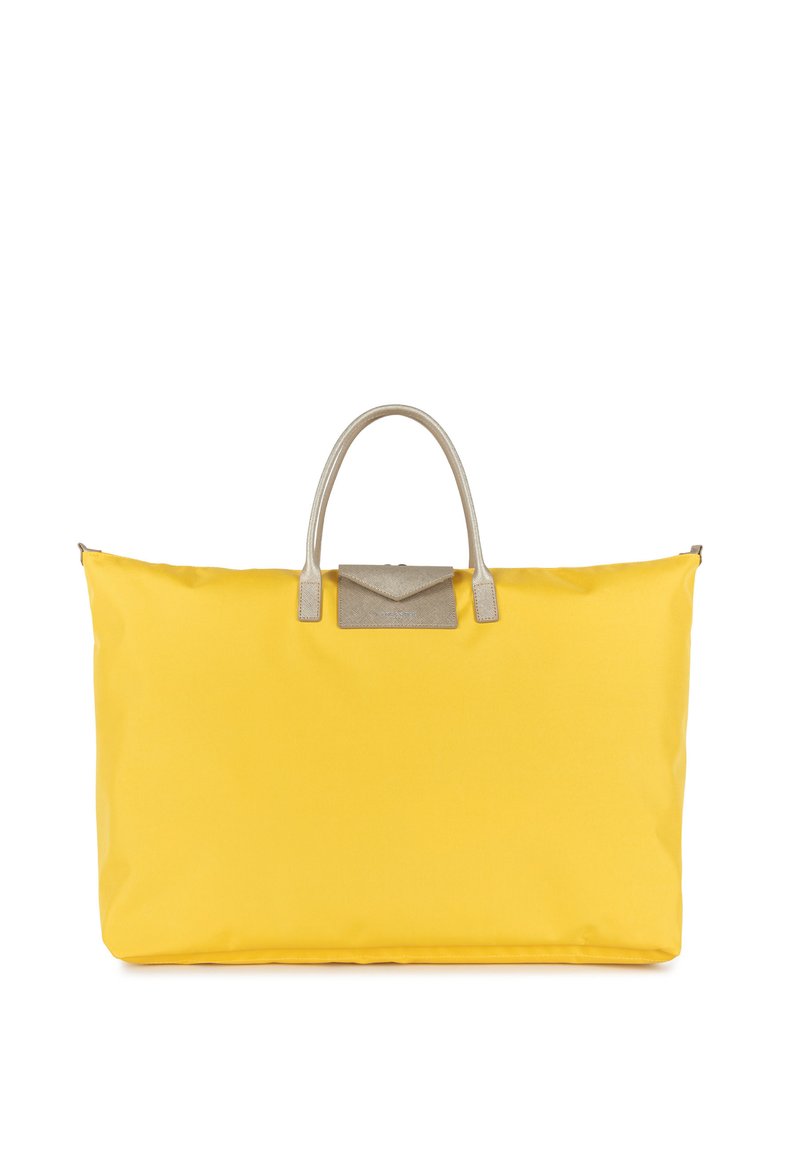 Borsa tote gialla in nylon con una texture liscia, dotata di un accento in pelle grigia e due manici superiori per un facile trasporto.