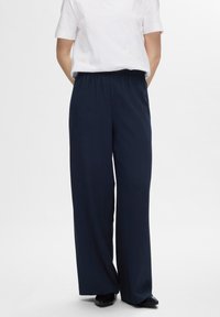 SLFTINNI RELAXED WIDE PANT - Broek - dark sapphire
