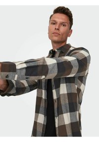 Only & Sons ONSGUDMUND LIFE CHECK SHIRT - Overhemd - hot fudge