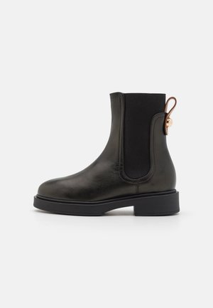 CHELSEA BOOT - Puszābaki ar platformu - nero/brandy