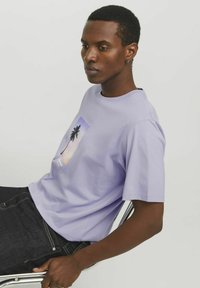 Jack & Jones JORVESTERBRO PICTURE CREW NECK - Trükipildiga T-särk - cosmic sky