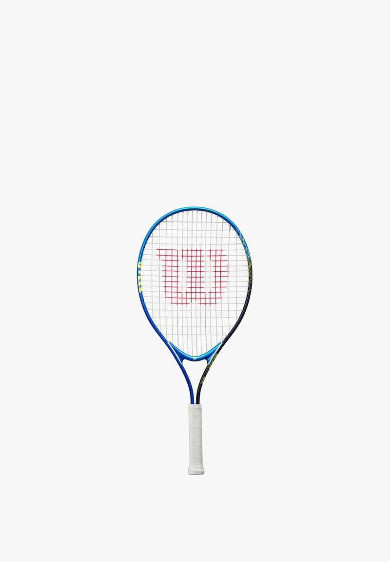 Raquette de tennis bleue et noire avec une prise blanche. Présente un motif en grille et un logo "W" rouge bien visible sur le tamis.