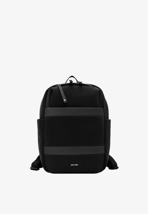 SURI FREY, SURI FREY RUCKSACK SFY DOTTY UNISEX - Matkakott - black grey 108