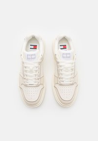 Tommy Jeans THE BROOKLYN  - Sneakers basse - ivory