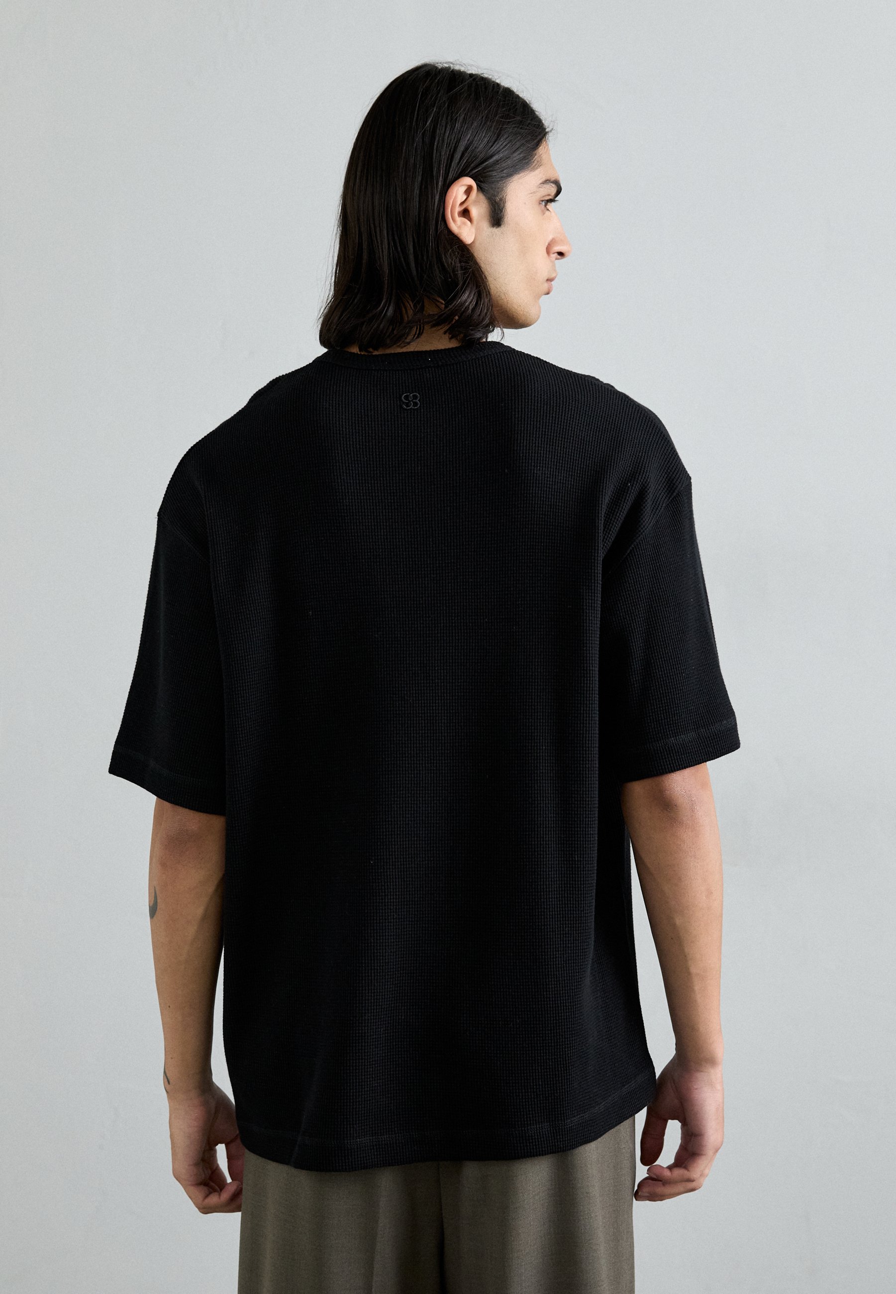 Tシャツ・カットソー FILIPPA K Women Tops 306111433 BLACK Filippa K T-shirt | italist