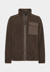 Bruine fleecejas met hoge kraag, ritssluiting aan de voorkant en een borstzak. Kenmerken zijn een gestructureerde stof en contrasterende kleuraccents.