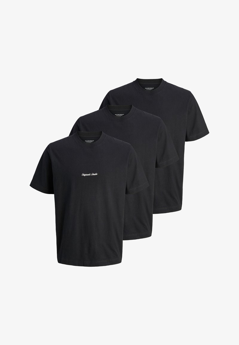 Tre magliette nere a maniche corte con collo rotondo, una delle quali con piccolo testo bianco "Originals Studio" sul petto, disposte sovrapposte.