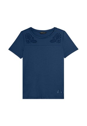 Top blu navy a maniche corte con scollo rotondo, ricamo floreale vicino alle spalle e piccolo logo scritto in basso a destra.