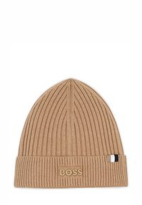 Berretto in maglia beige con texture a coste, risvolto e logo ricamato "BOSS". Presenta un accento a strisce multicolore sul lato.