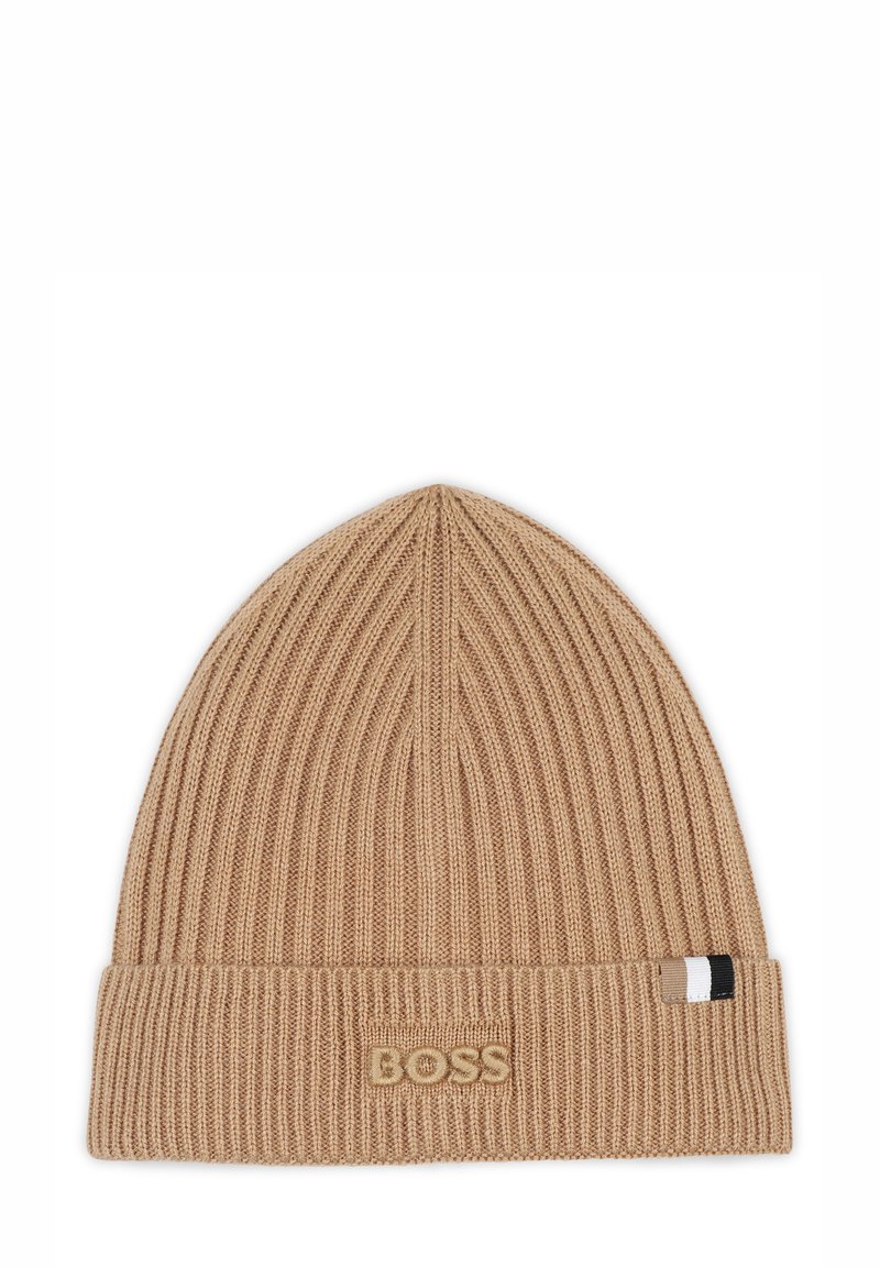 Berretto in maglia beige con texture a coste, risvolto e logo ricamato "BOSS". Presenta un accento a strisce multicolore sul lato.