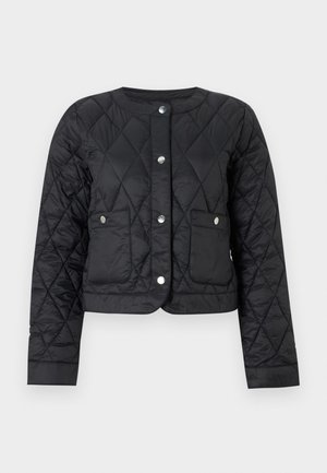 Μαύρο καπιτονέ μπουφάν με στρογγυλή λαιμόκοψη, κούμπωμα με κουμπιά σνάπ και δύο εμπρός τσέπες. Διαθέτει λεία, λαμπερή υφή και διαμάντι μοτίβο.