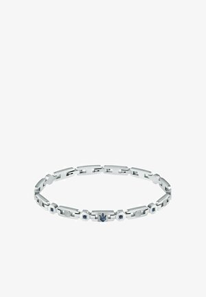 Metallarmband mit ineinandergreifenden rechteckigen Gliedern, polierte Silberoberfläche, mit einem blauen Akzentstein und einem Logodetail auf dem Mittelteil.