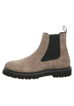Botte Chelsea en daim taupe avec panneaux latéraux élastiques noirs, semelle épaisse noire, languette de traction au talon et logo "Black Stone" sur le côté extérieur.