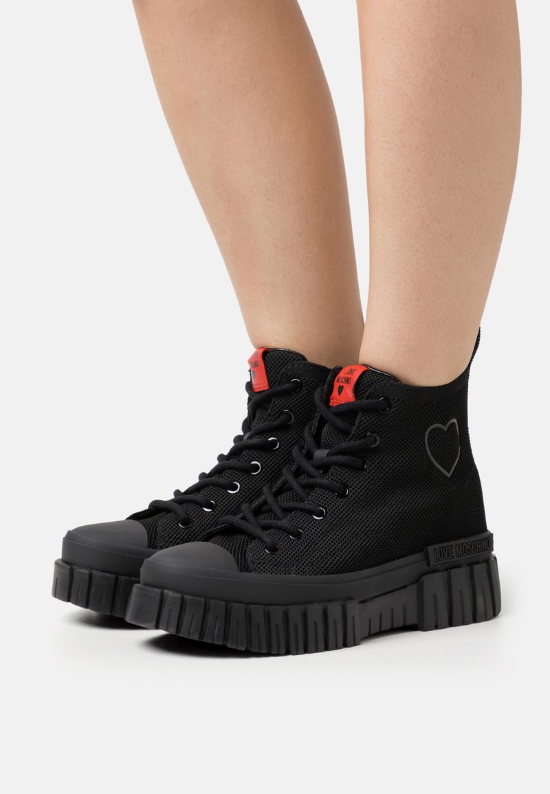 basket chaussette moschino