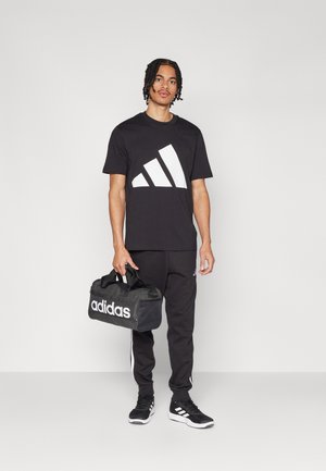 adidas Essentials Big Logo T-Shirt Asia Sizing 'Black' — foto 2