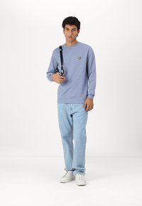 Lyle & Scott CREW NECK - Melegítőfelső - crafted blue