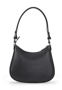 Sac à main en cuir noir avec une forme courbée, présentant un motif de logo en relief, une fermeture éclair en haut et une bandoulière amovible.